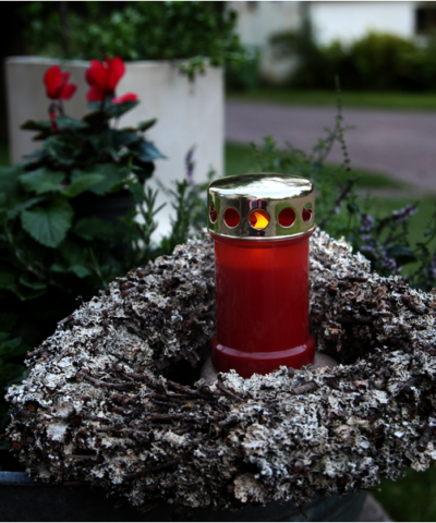 Vela conmemorativa LED roja